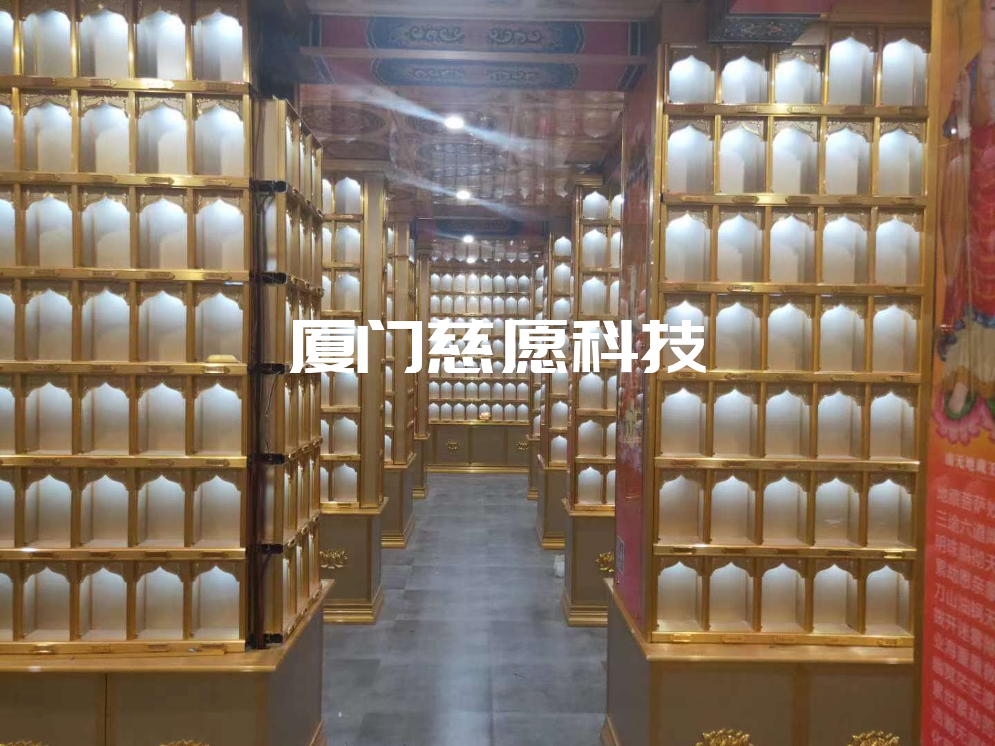 鋁合金牌位架價(jià)格是？